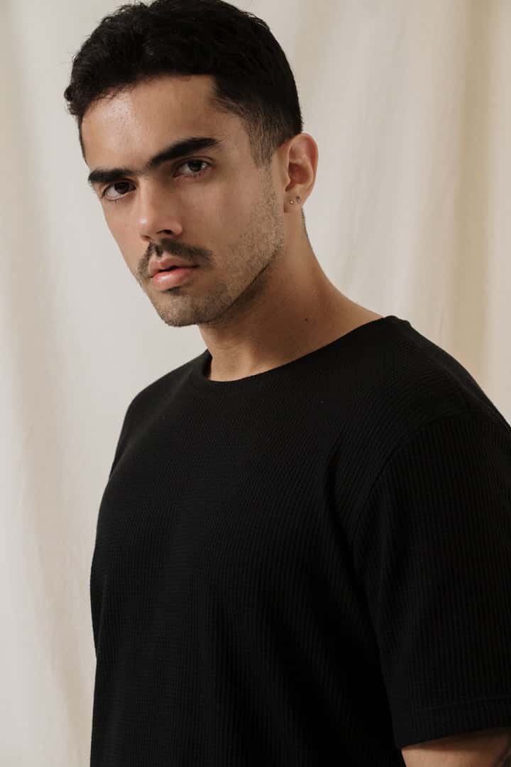 Camiseta texturizada negra
