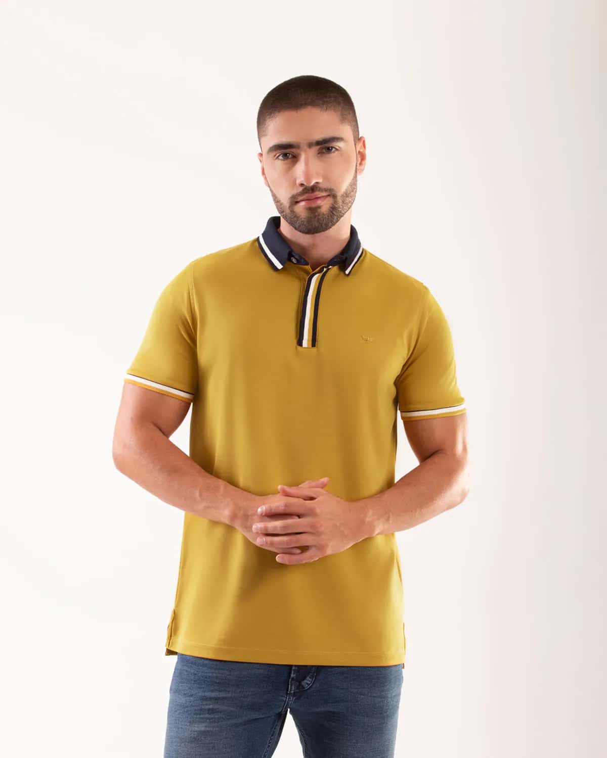 Polo mostaza para hombre