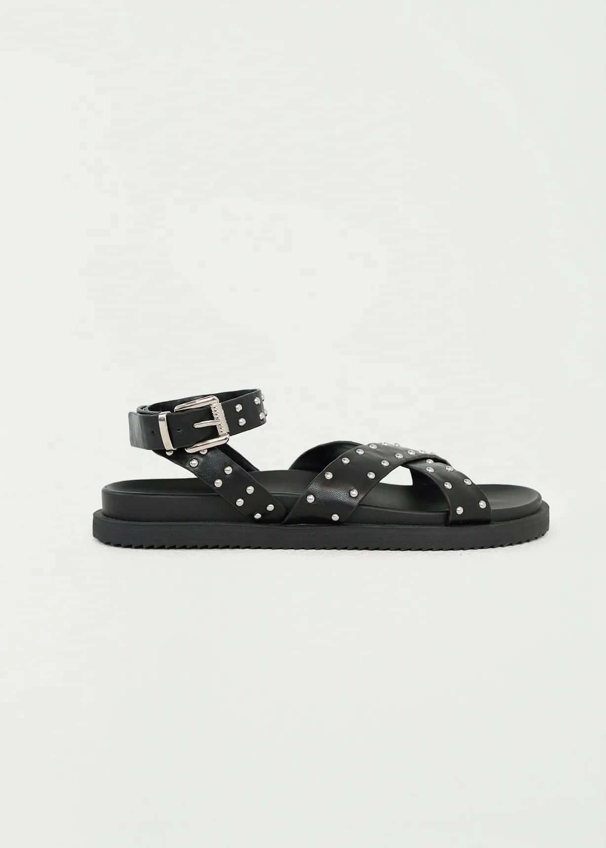 Sandalias con taches