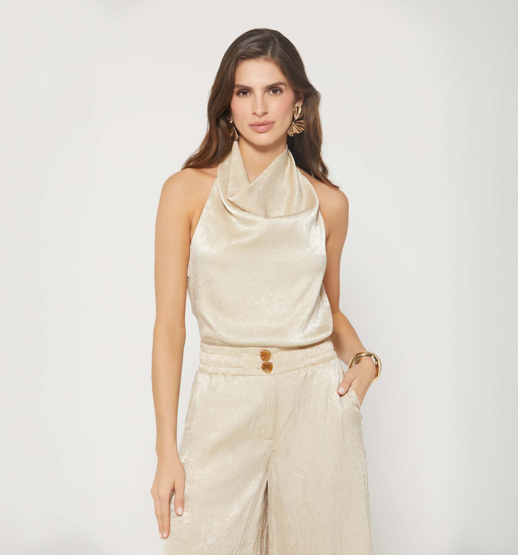 Blusa con escote pelicano