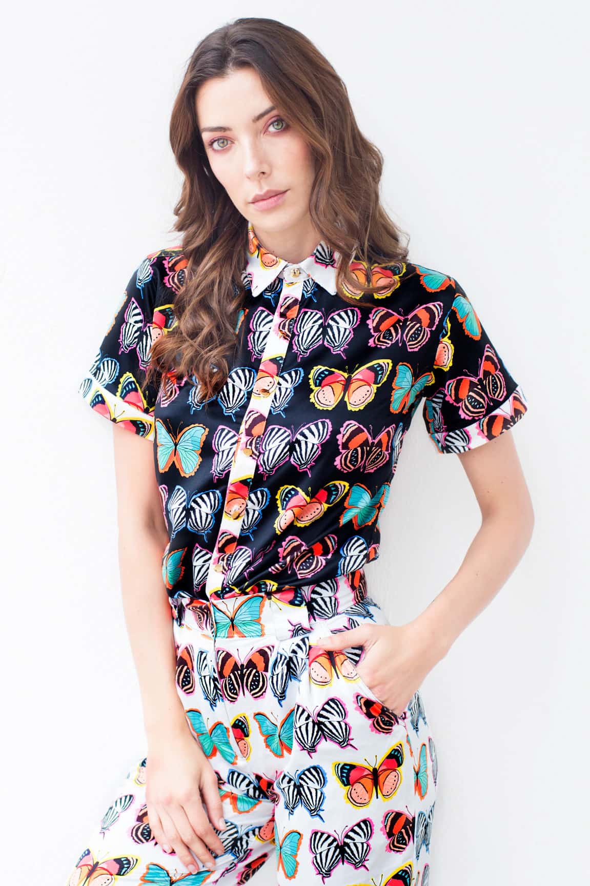 Camisa Unisex Manga Corta / Estampado Tierra de Mariposas