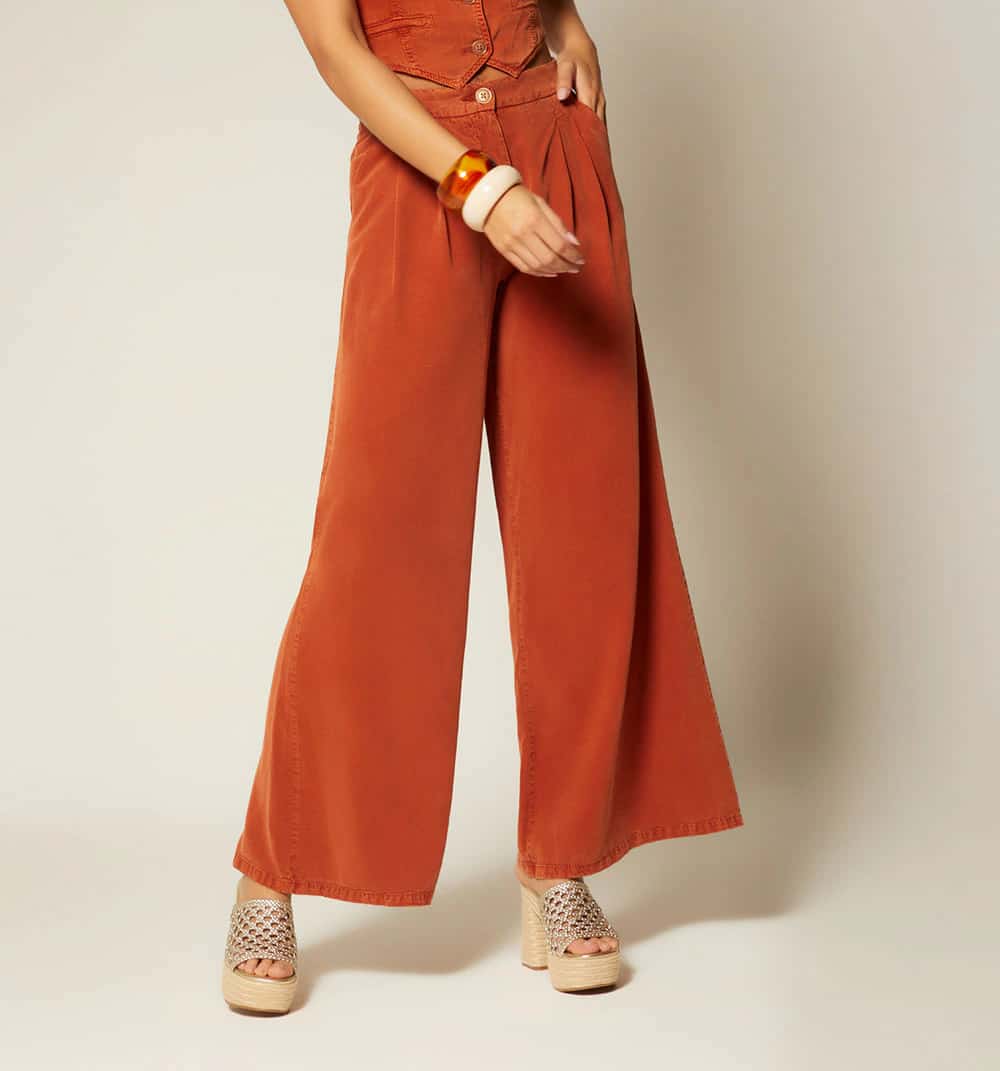 Pantalon palazo tiro alto con prenses