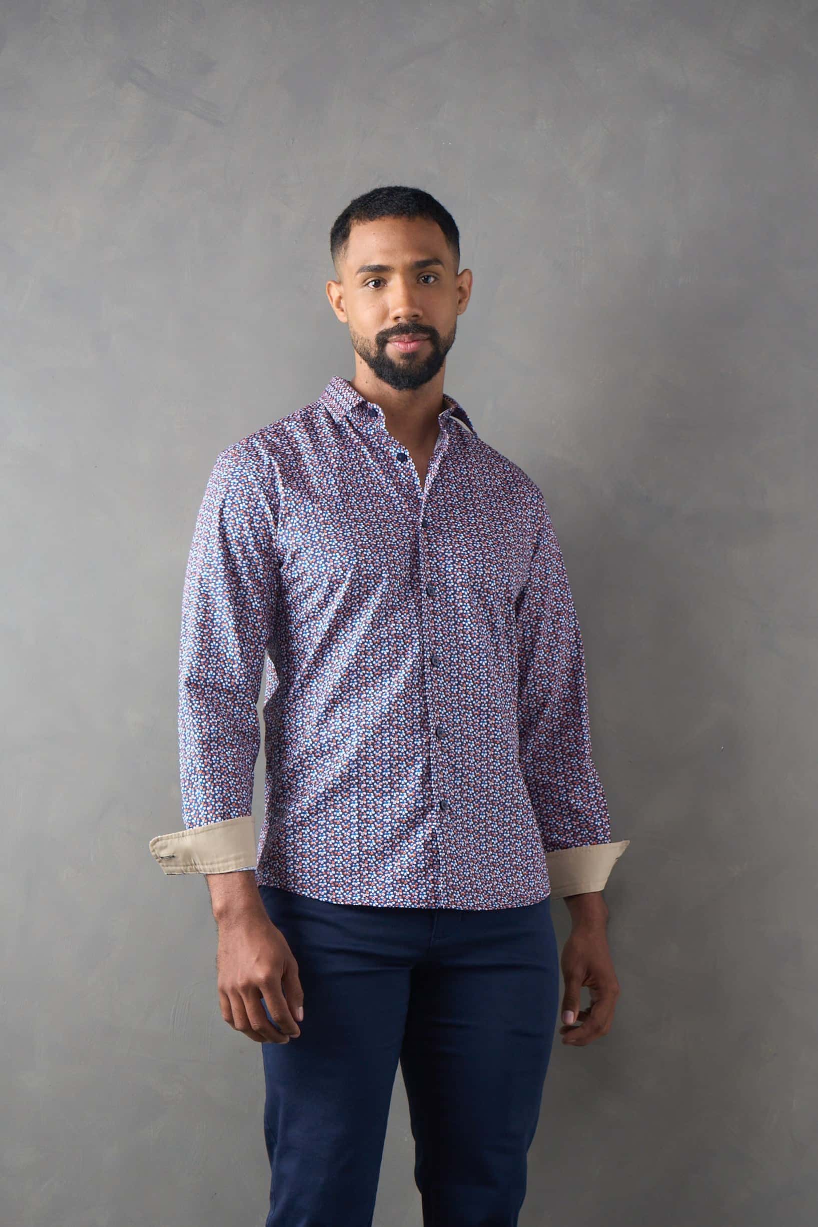 Camisa slim fit azul oscuro con estampado