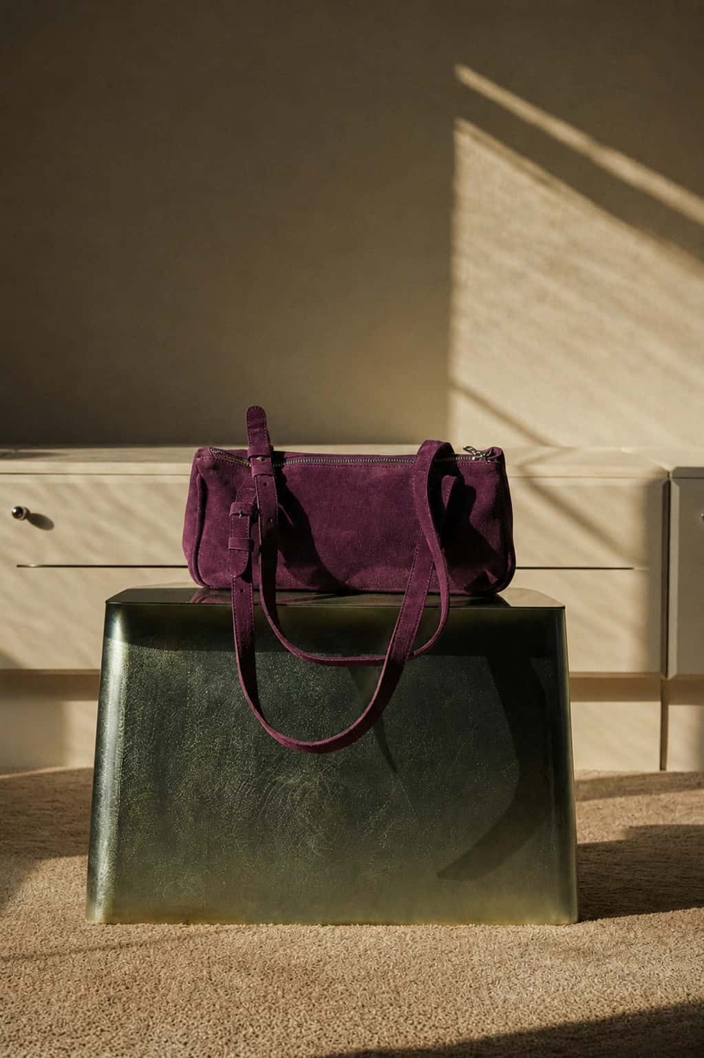 Bolso Totem Bag de cuero gamuza | Morado berenjena