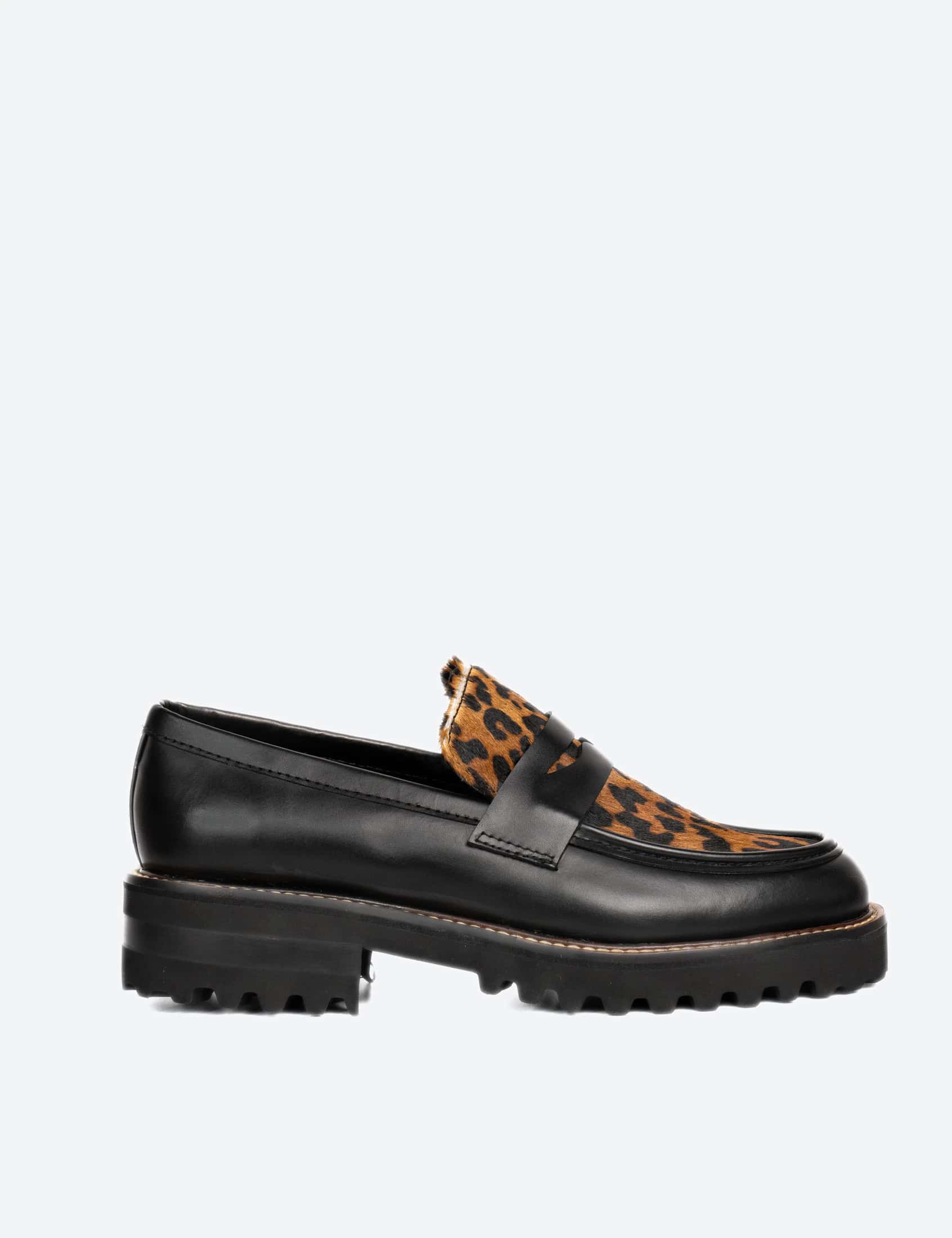 MOCASINES DONATO NEGRO CON ANIMAL PRINT