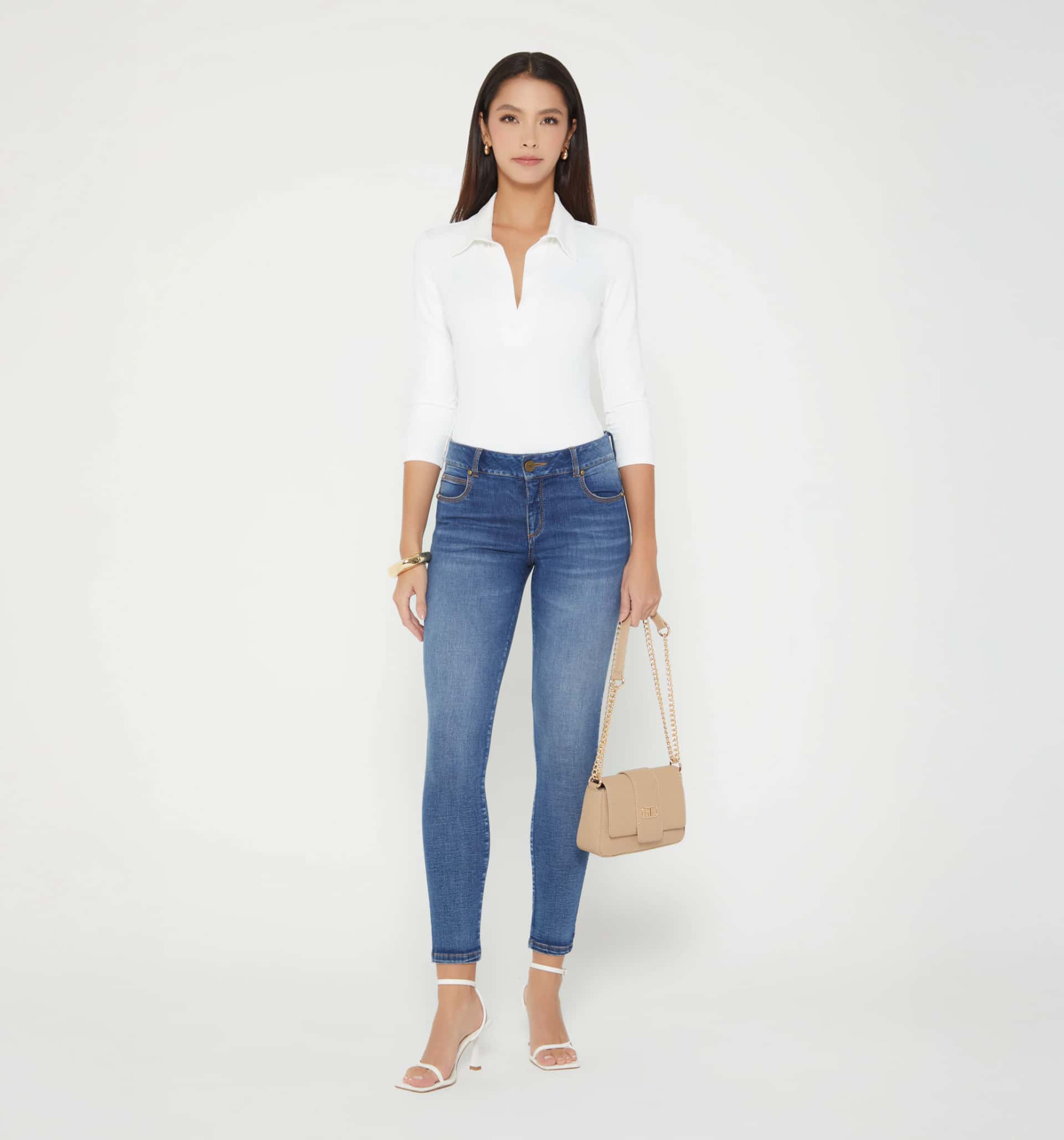 Jean skinny tiro medio cinco bolsillos