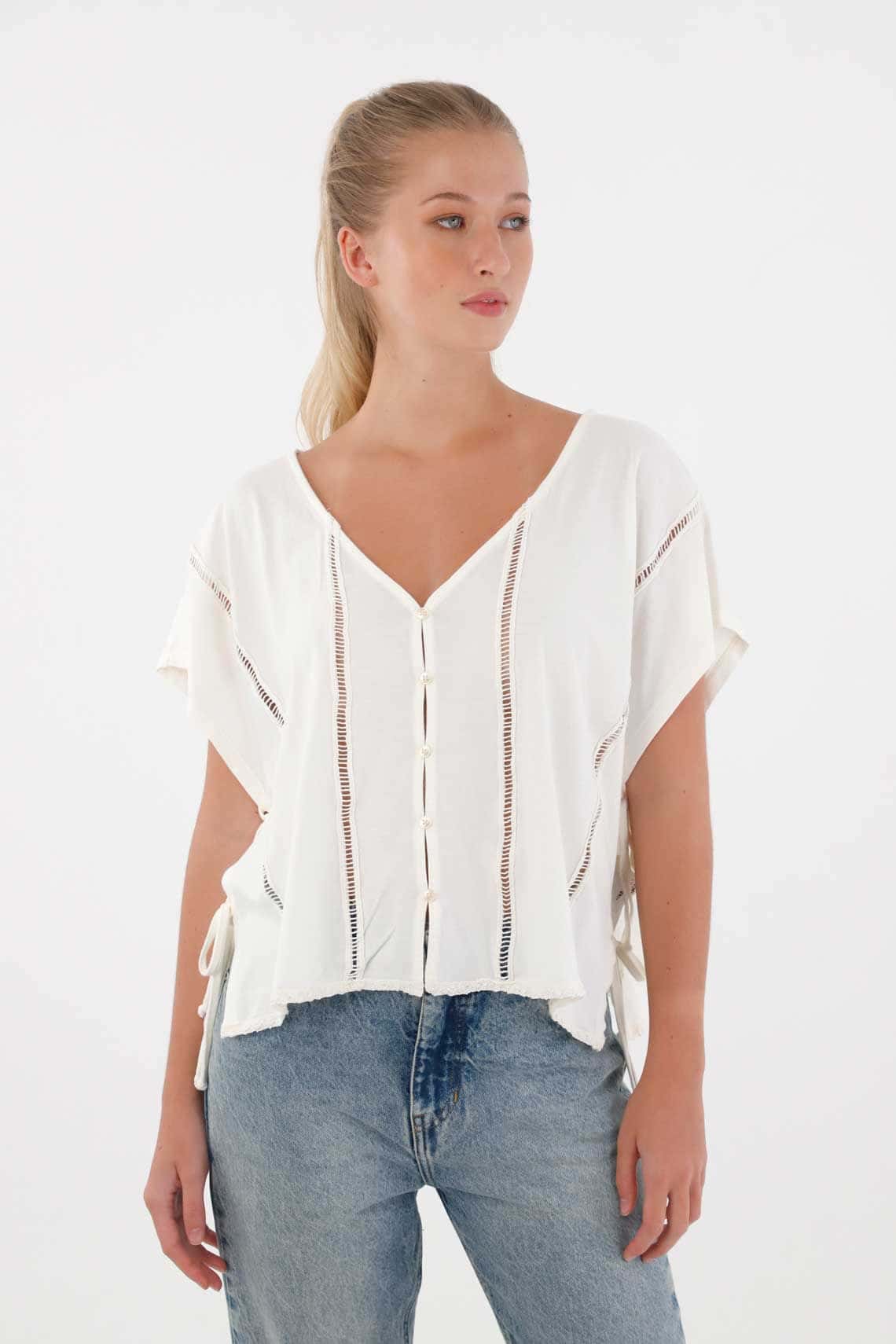 Camiseta con aberturas en costados crudo para mujer