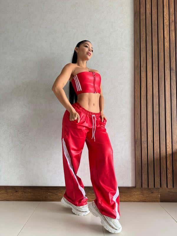 PANTALON ROJO CON RAYAS