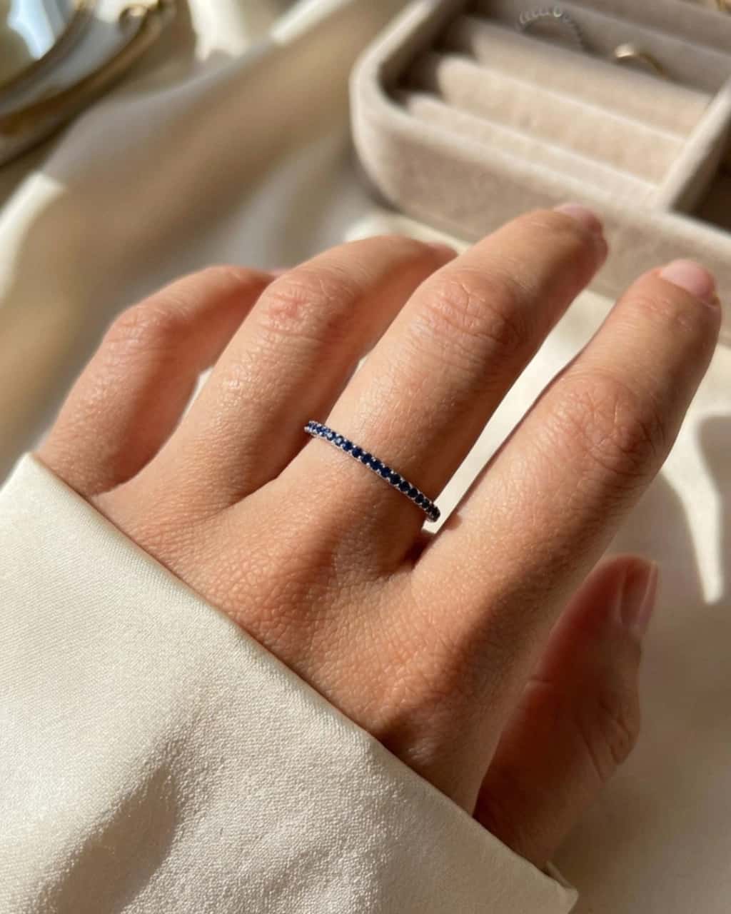 Anillo cintillo Zafiro azul Oro 18k