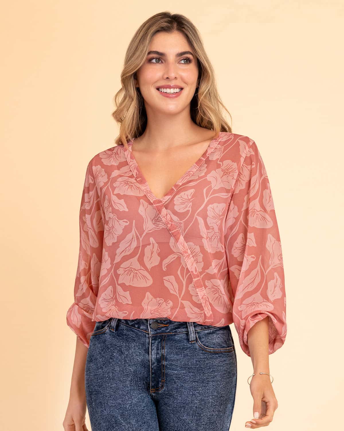 Blusa manga larga estampada con elástico en puños