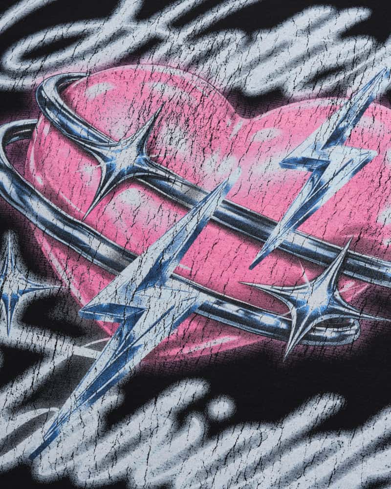 Camiseta Negra Boxy Love Hurts - miniatura 2
