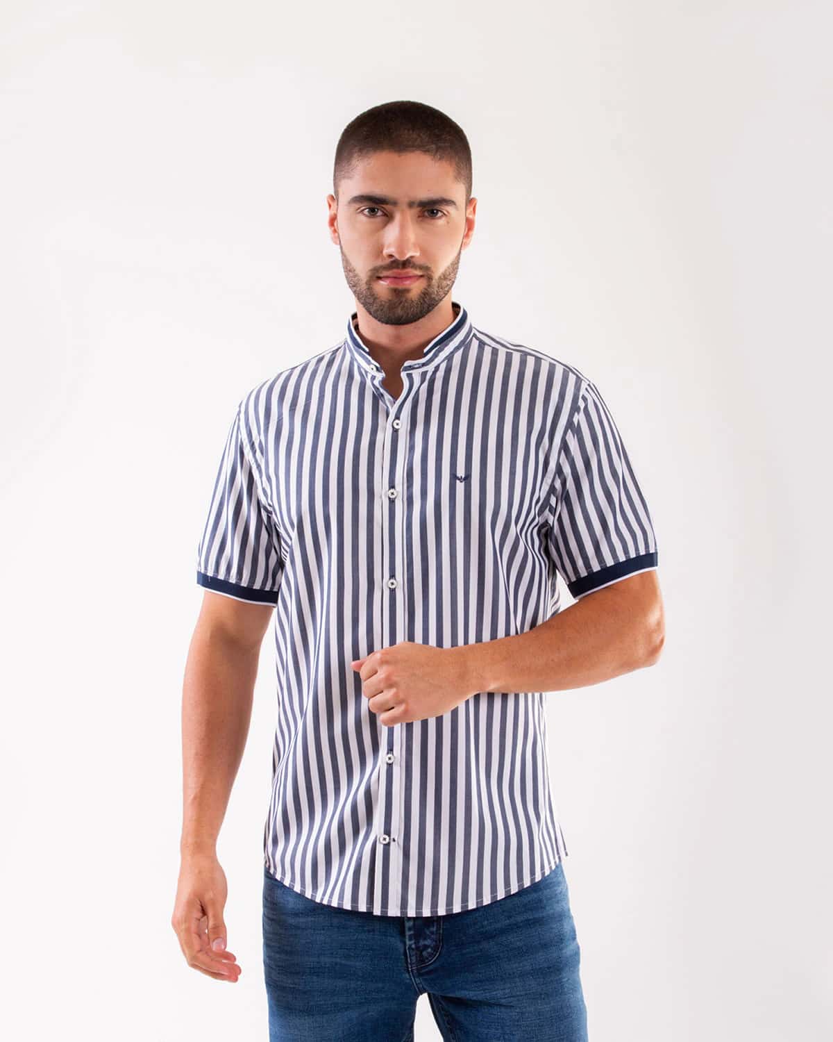 Camisa azul manga corta para hombre