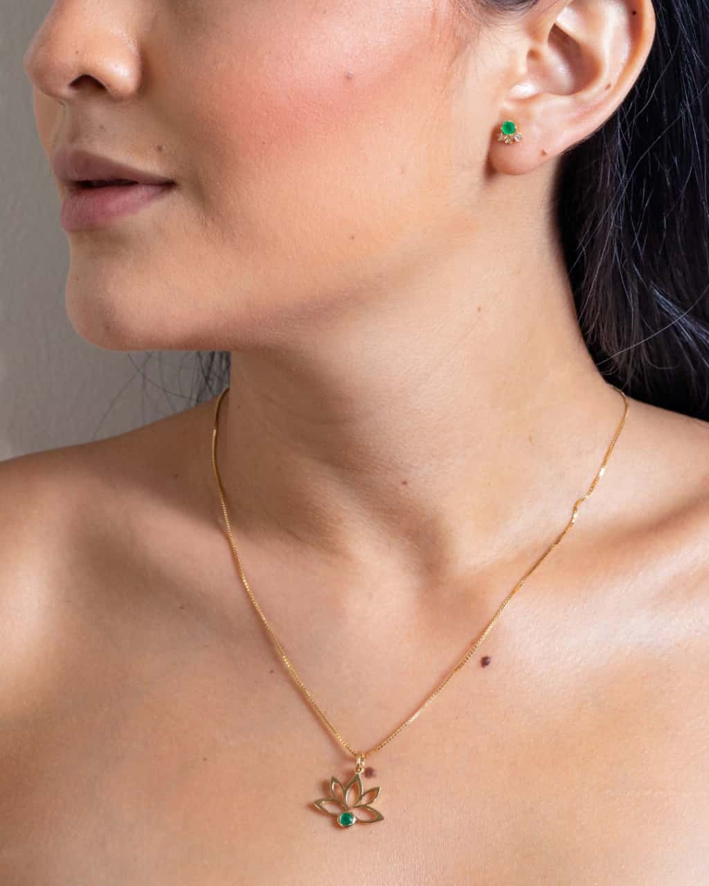 Cadena Esmeralda Flor de Loto Oro 18k
