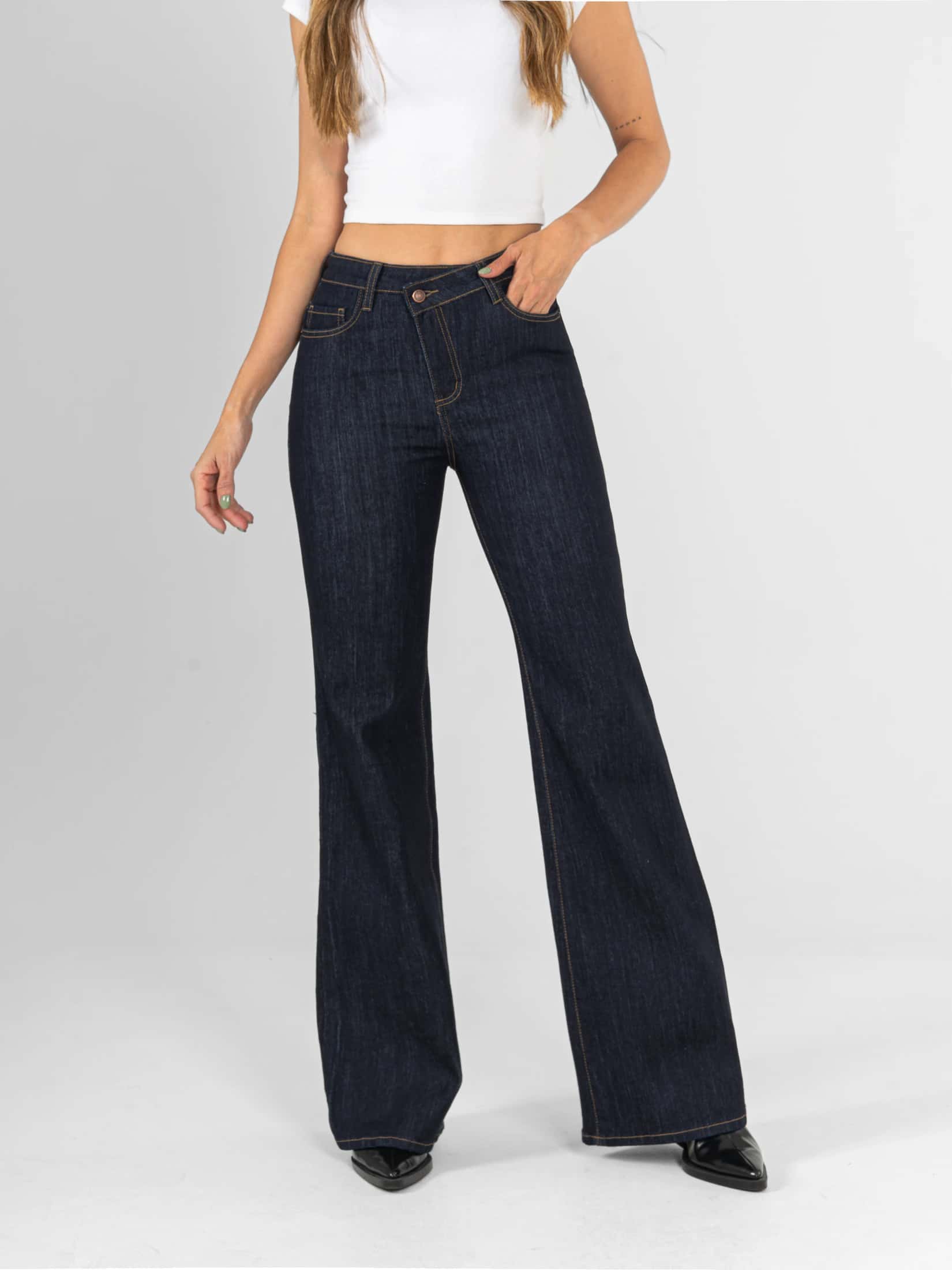 Ref: 066319 Jean flare stretch, bota ancha, tiro alto, tono azul oscuro, detalle en pretina