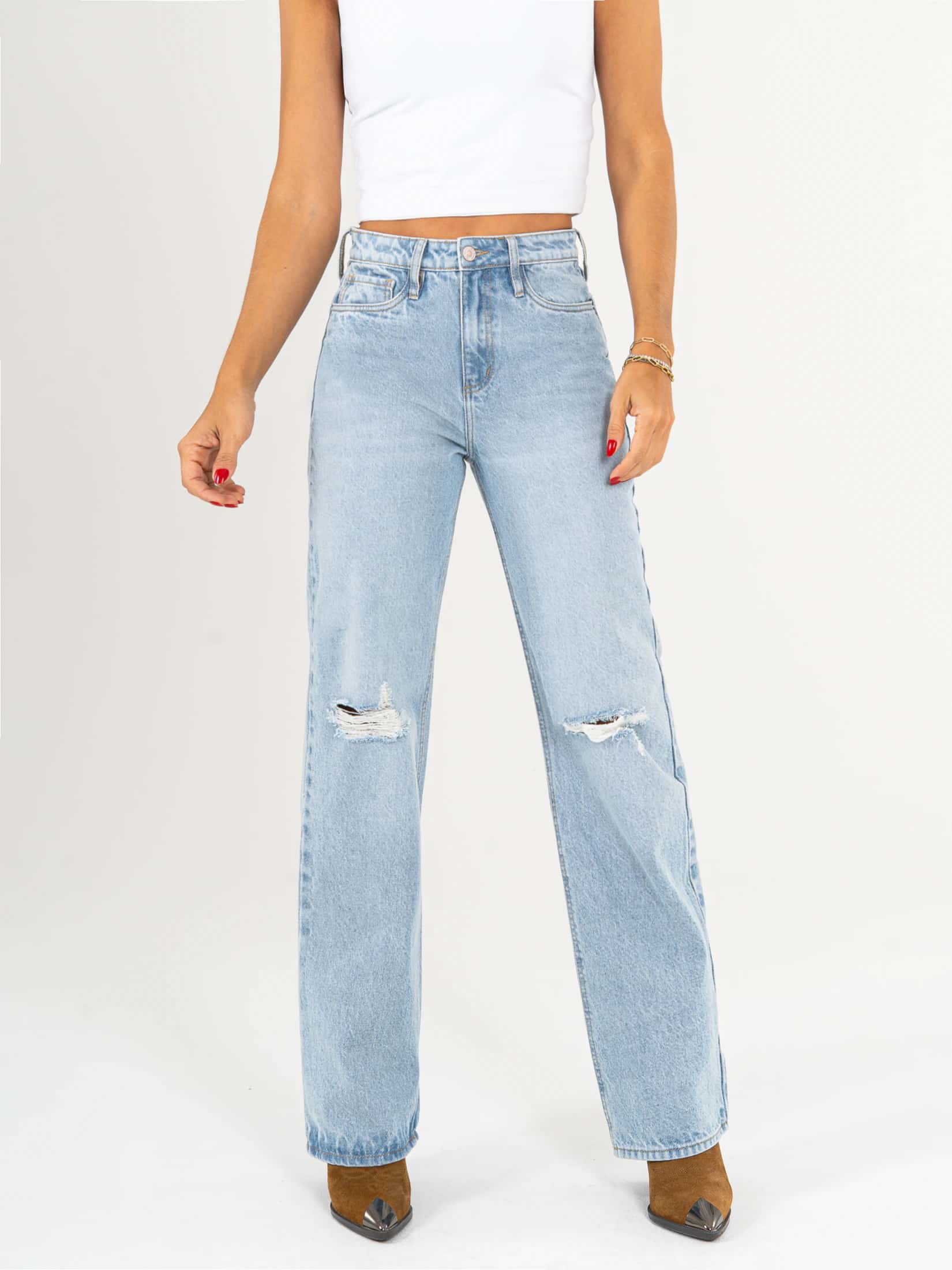 Ref: 066574 Jean straight leg, rígido, tiro medio, tono azul claro con rotos