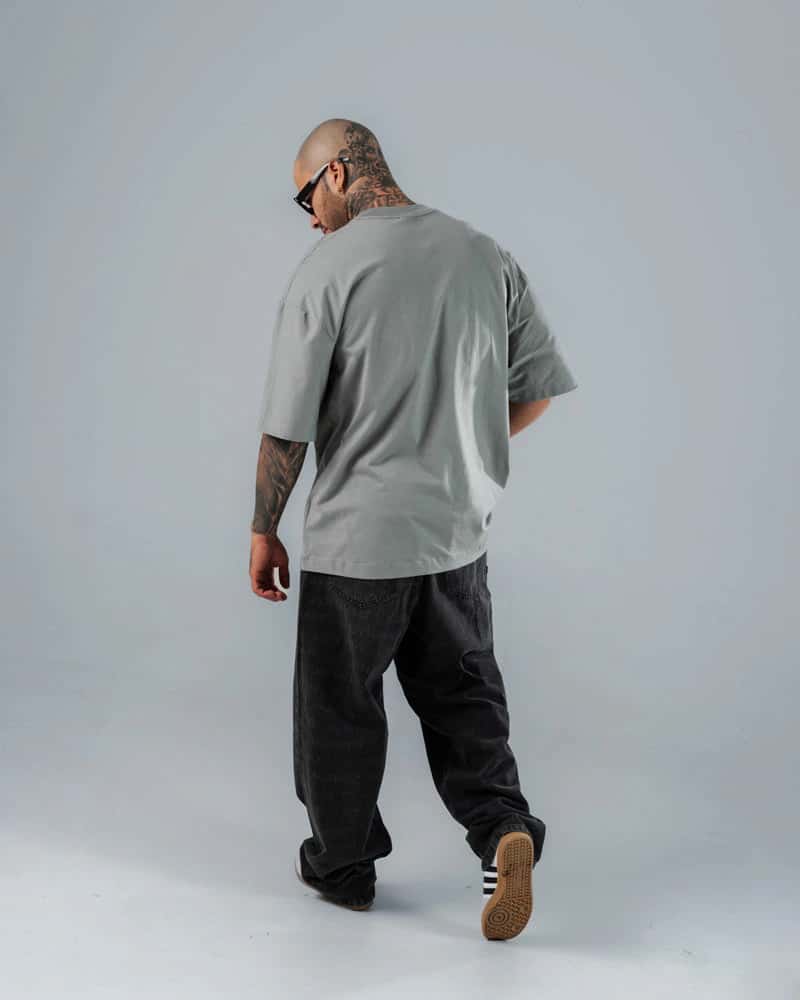 Camiseta Oversize Básica Gris Cemento - miniatura 4