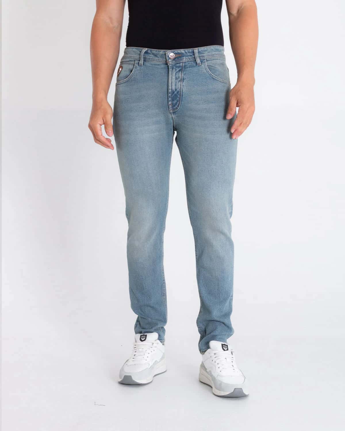Jean slim tono claro para hombre