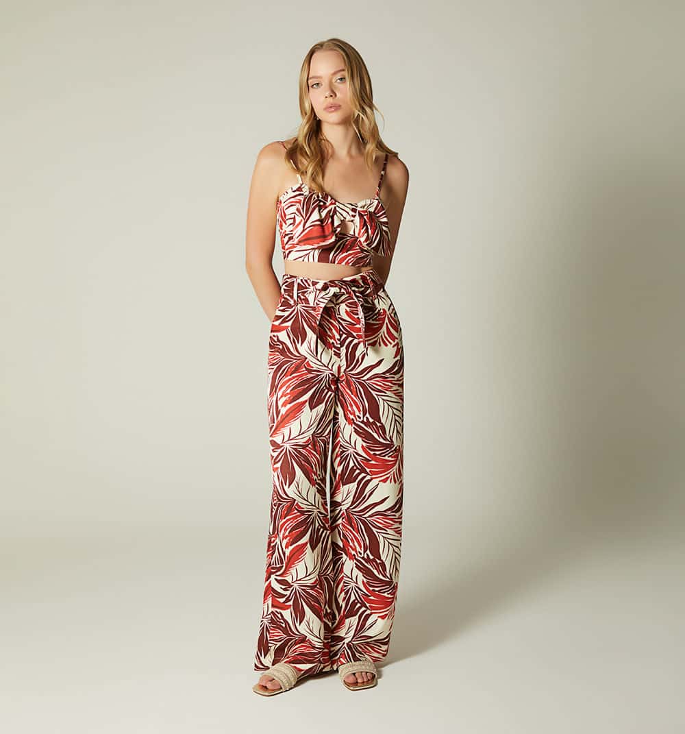 Pantalon tiro alto palazzo con cinturon