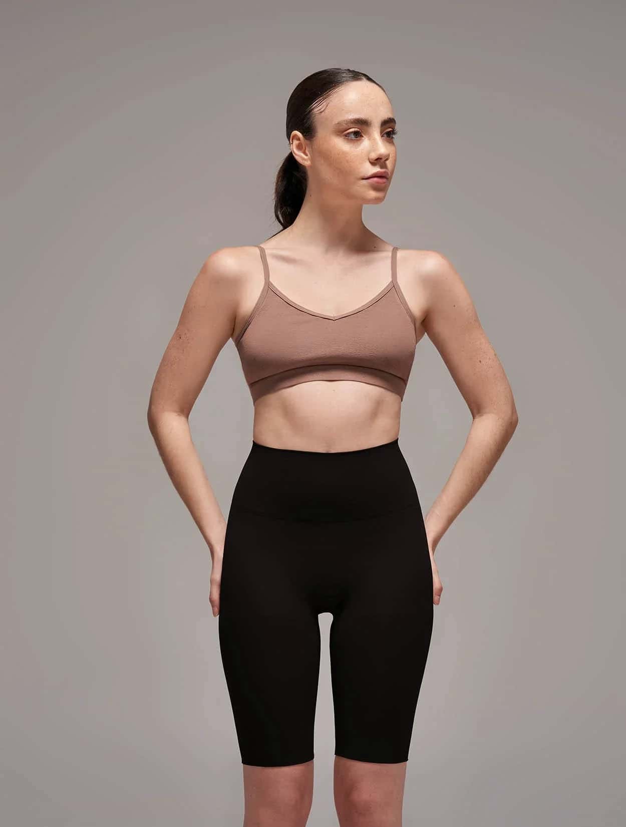 SHORT MOLDEADOR INVISIBLE CON CONTROL ABDOMEN Y PIERNAS - miniatura 2