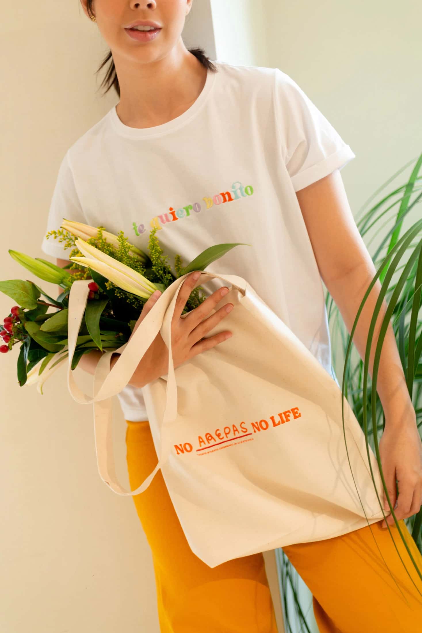Te Quiero Bonito Embroidered Oversized Tee