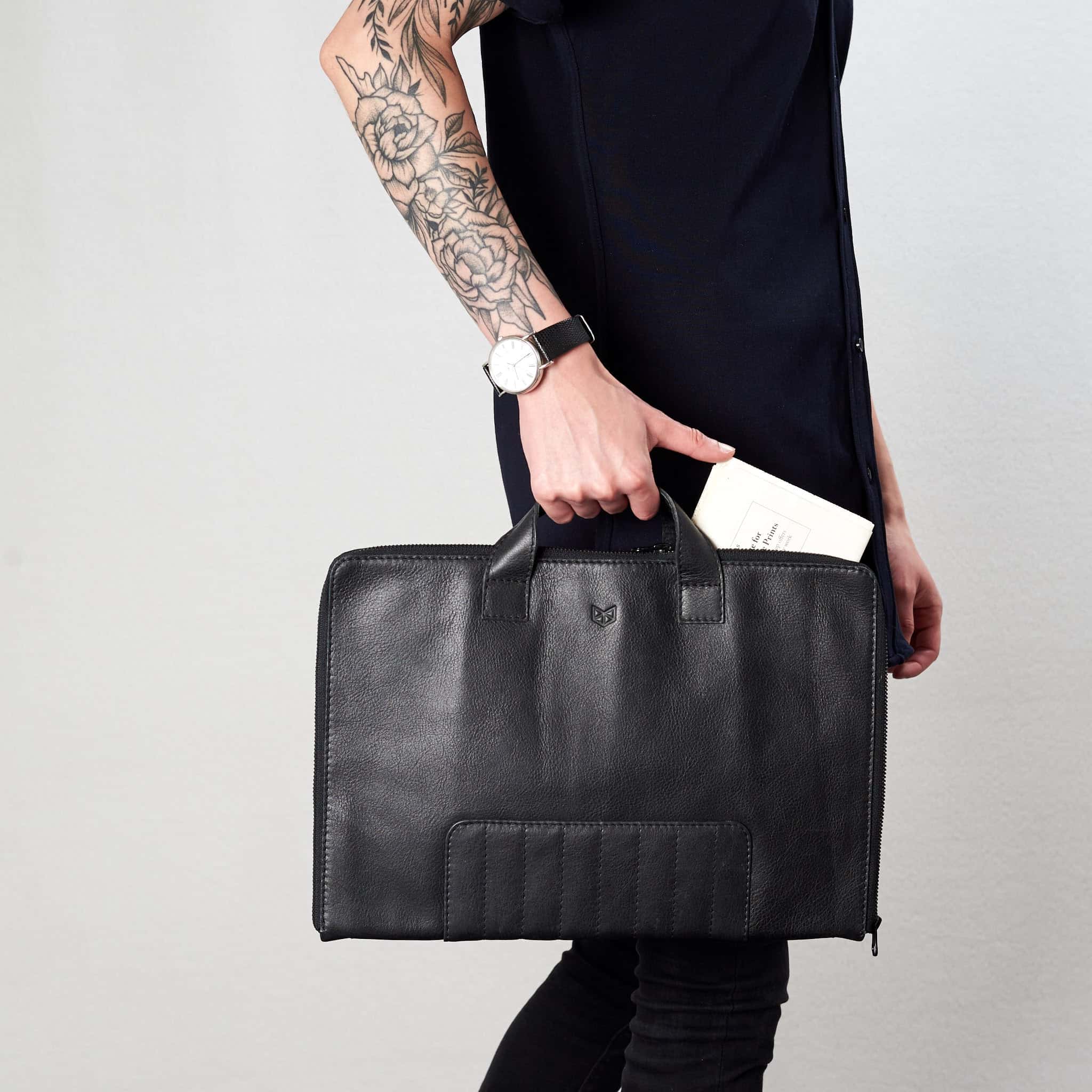 Muze Laptop Portfolio · Black