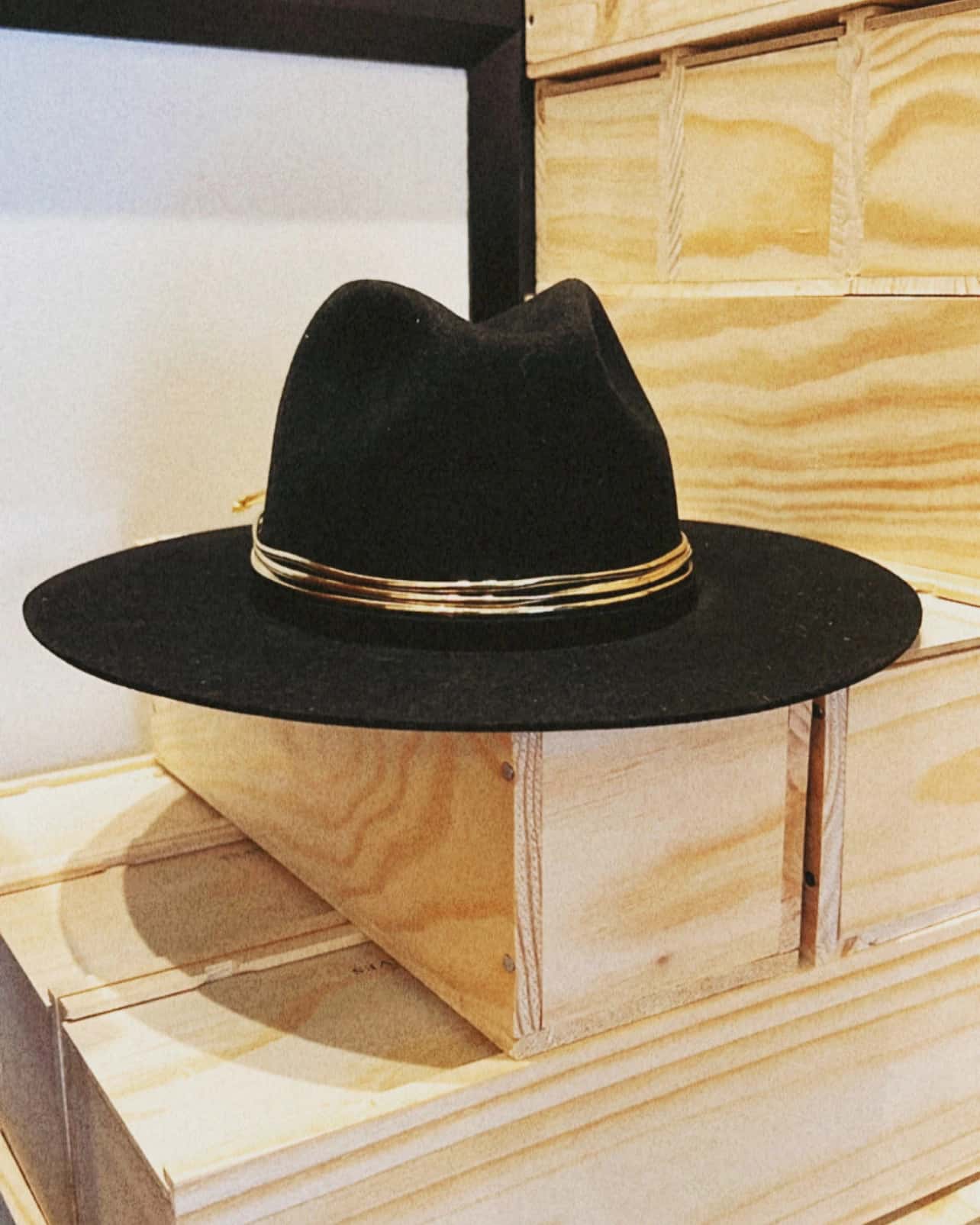 Fedora – gold