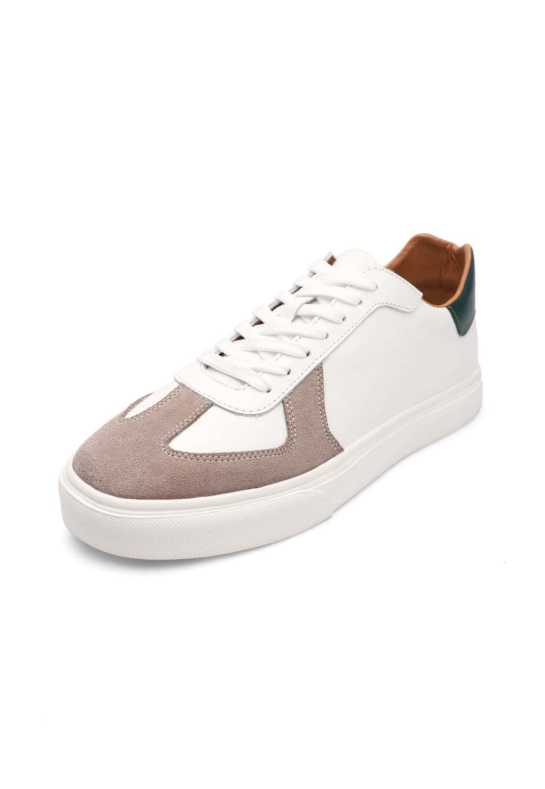 Tenis blancos con detalle en gamusa camel y talon verde