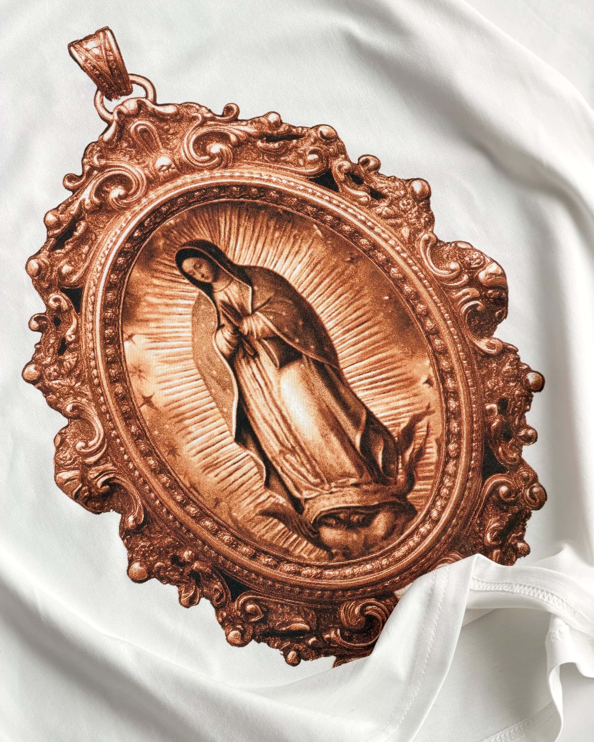 Camiseta Blanca Virgen Ft Nanpa Básico - Que Tin y Que Tan - miniatura 3