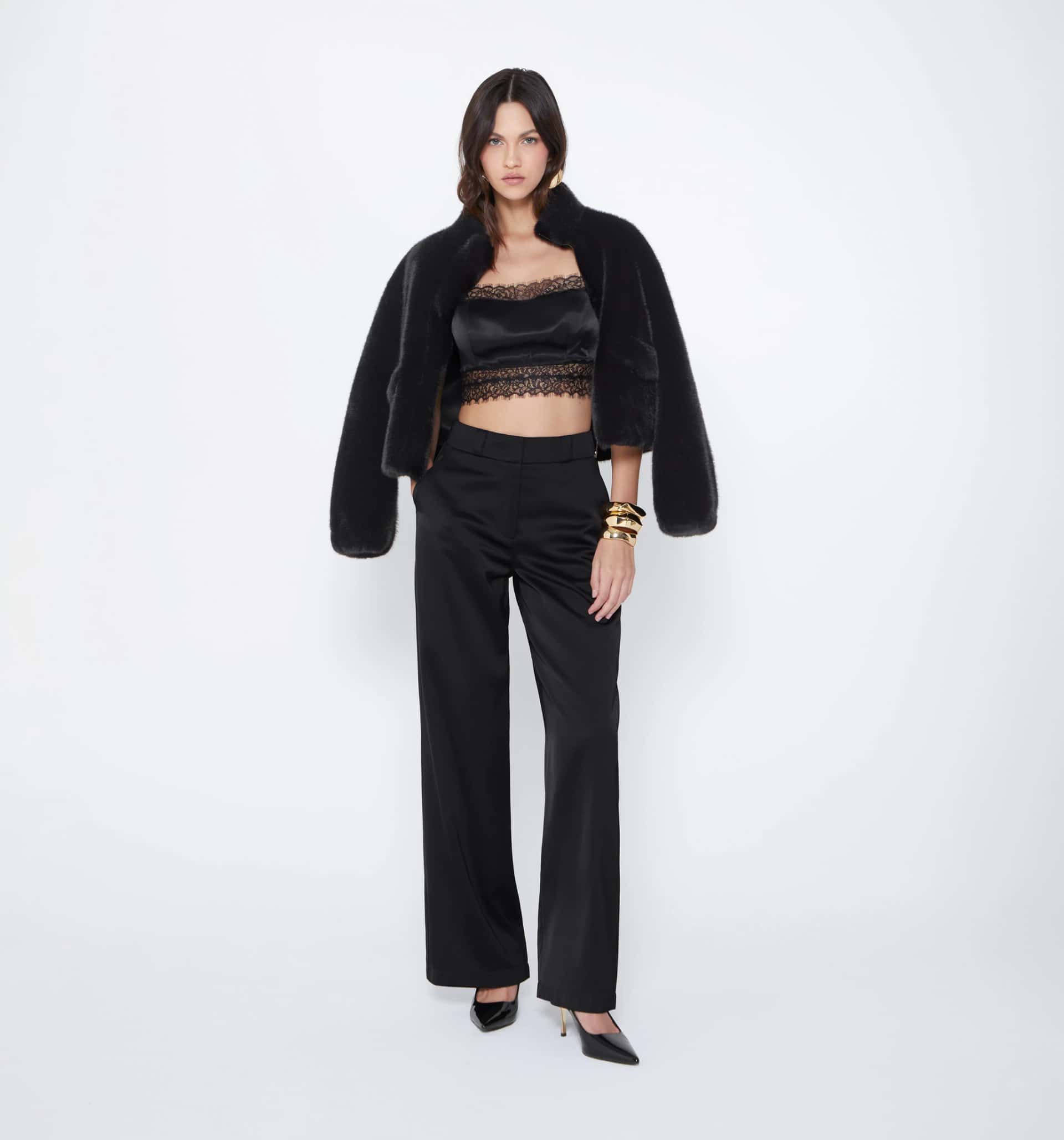 Blusa de tiras crop en blonda