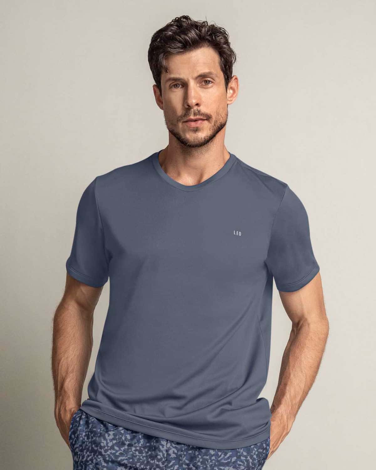Camiseta deportiva masculina semiajustada de secado rápido