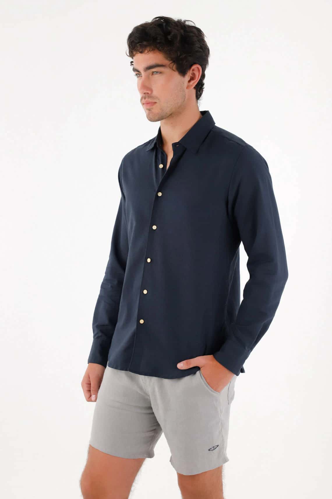 Camisa clásica en lino azul para hombre
