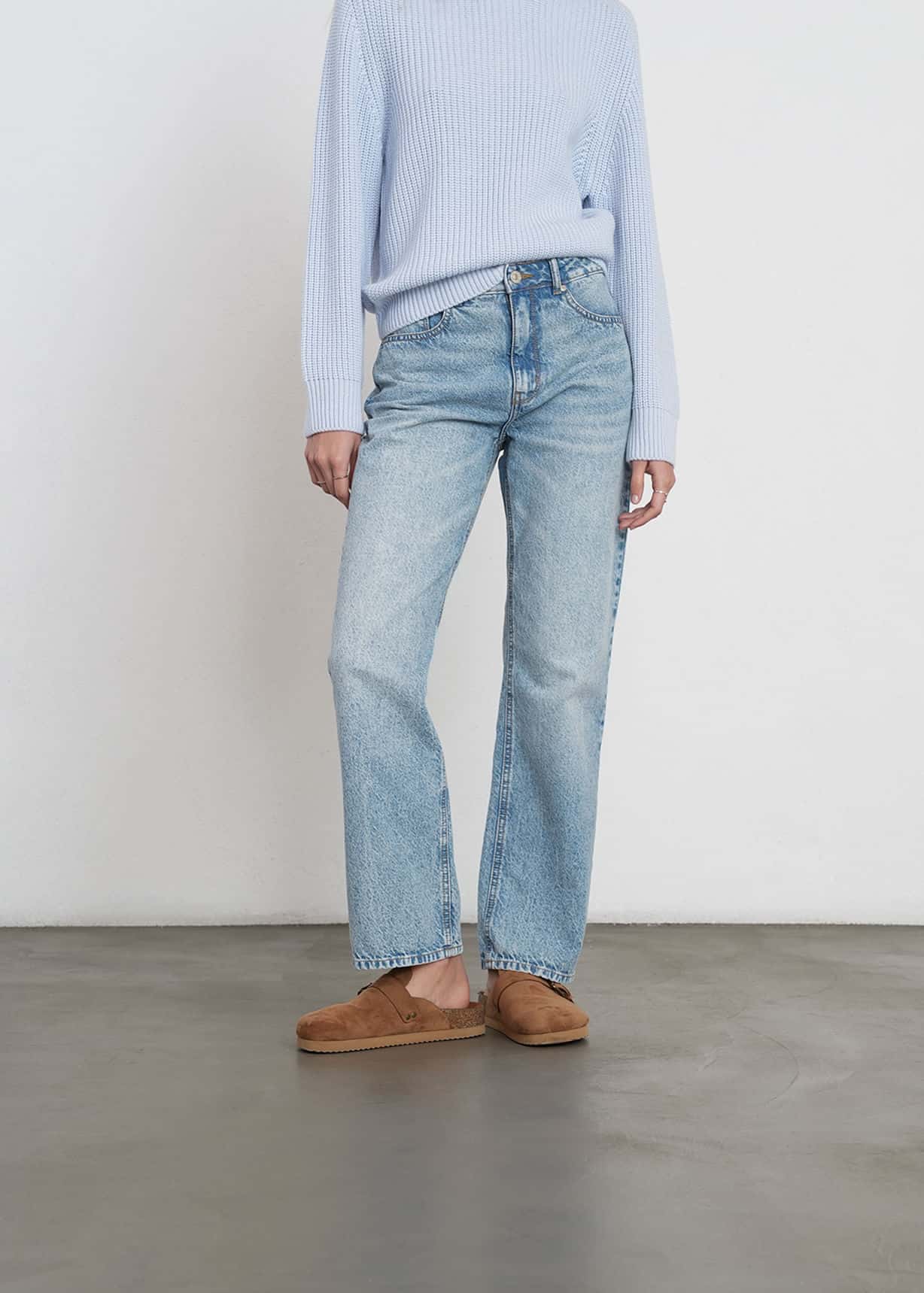 Jean Straight con iluminaciones