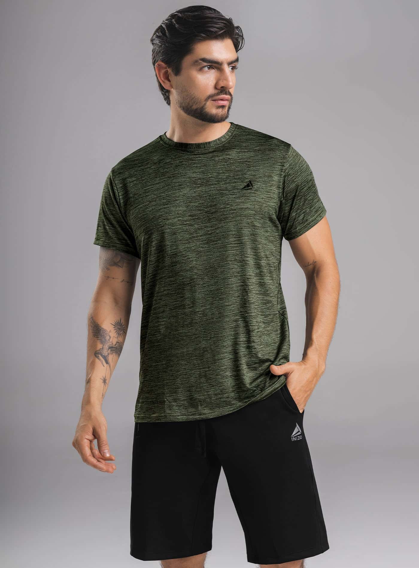CAMISETA DEPORTIVA EN TELA CON DISEÑO