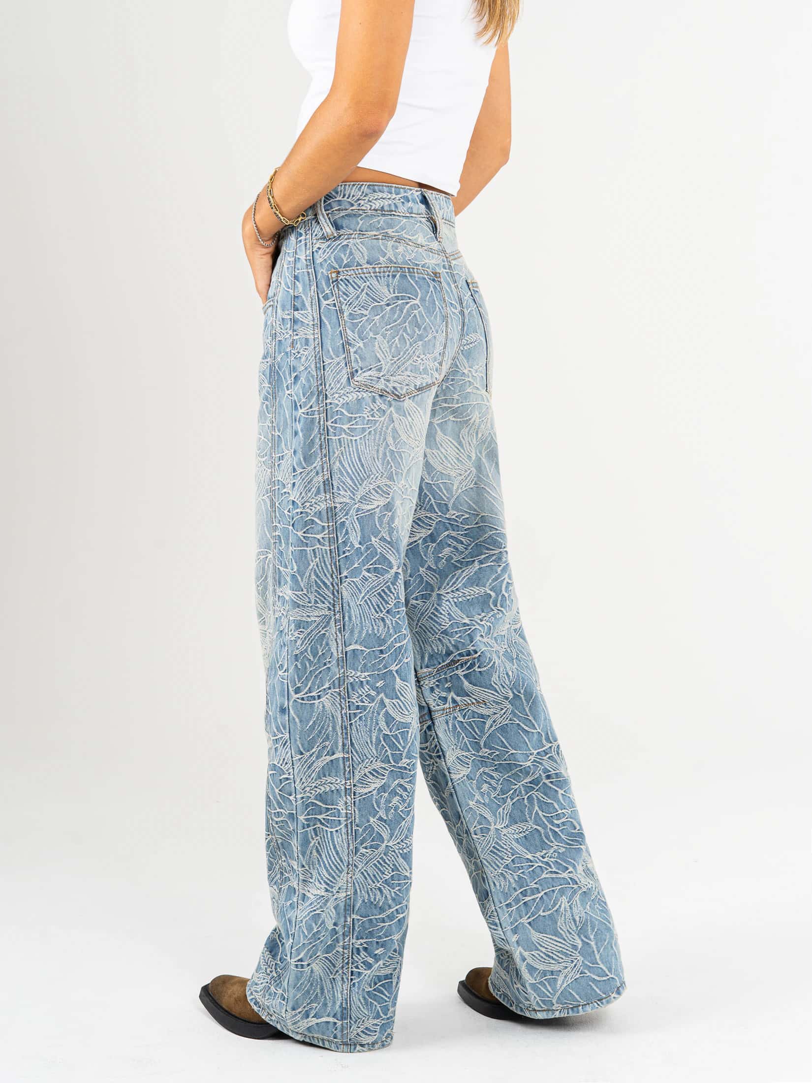 Ref: 066598 Jean wide leg, tiro alto, detalle de tela bordada, rígido, tono azul medio - miniatura 3
