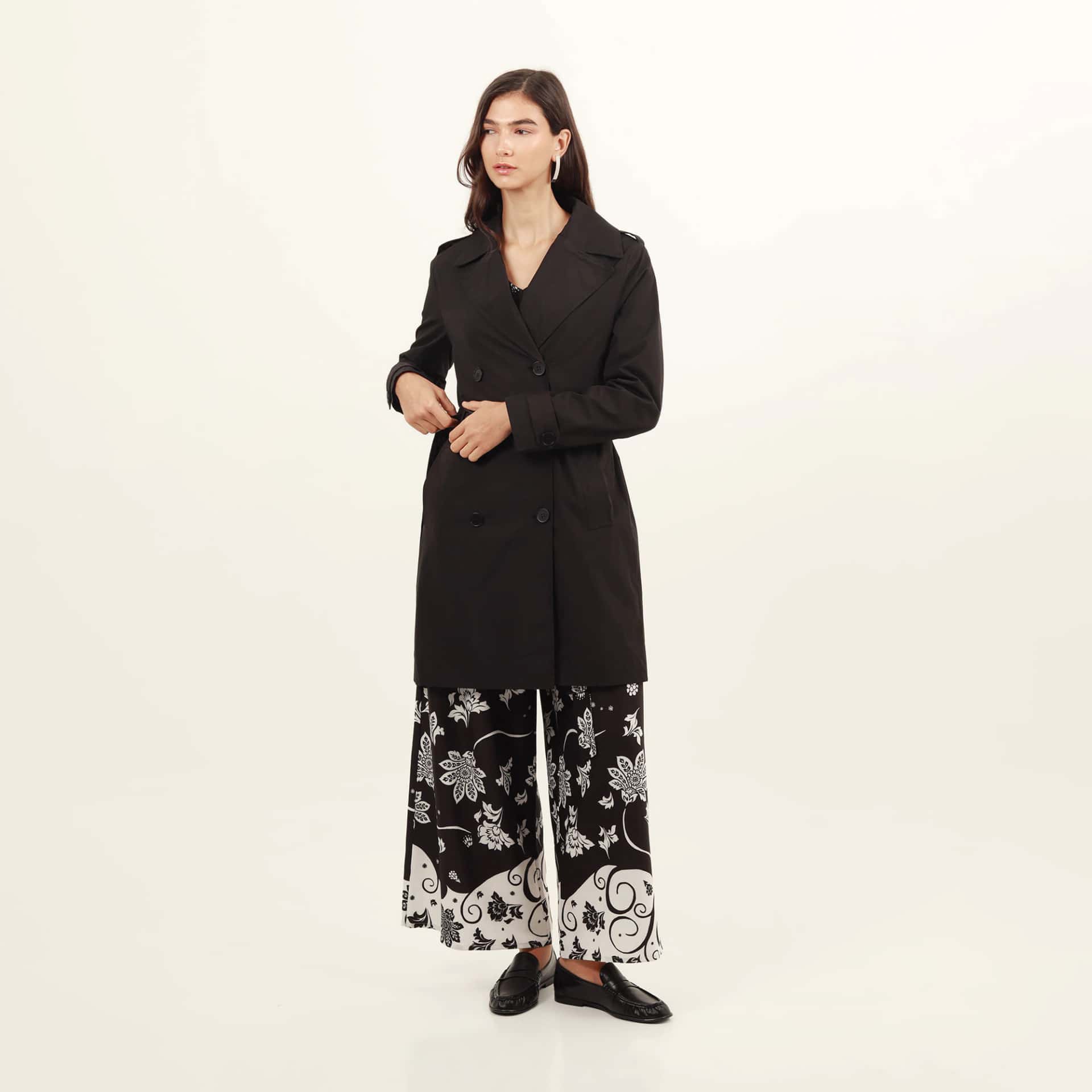 Gabardina clásica de largo medio con diseño cruzado - miniatura 3