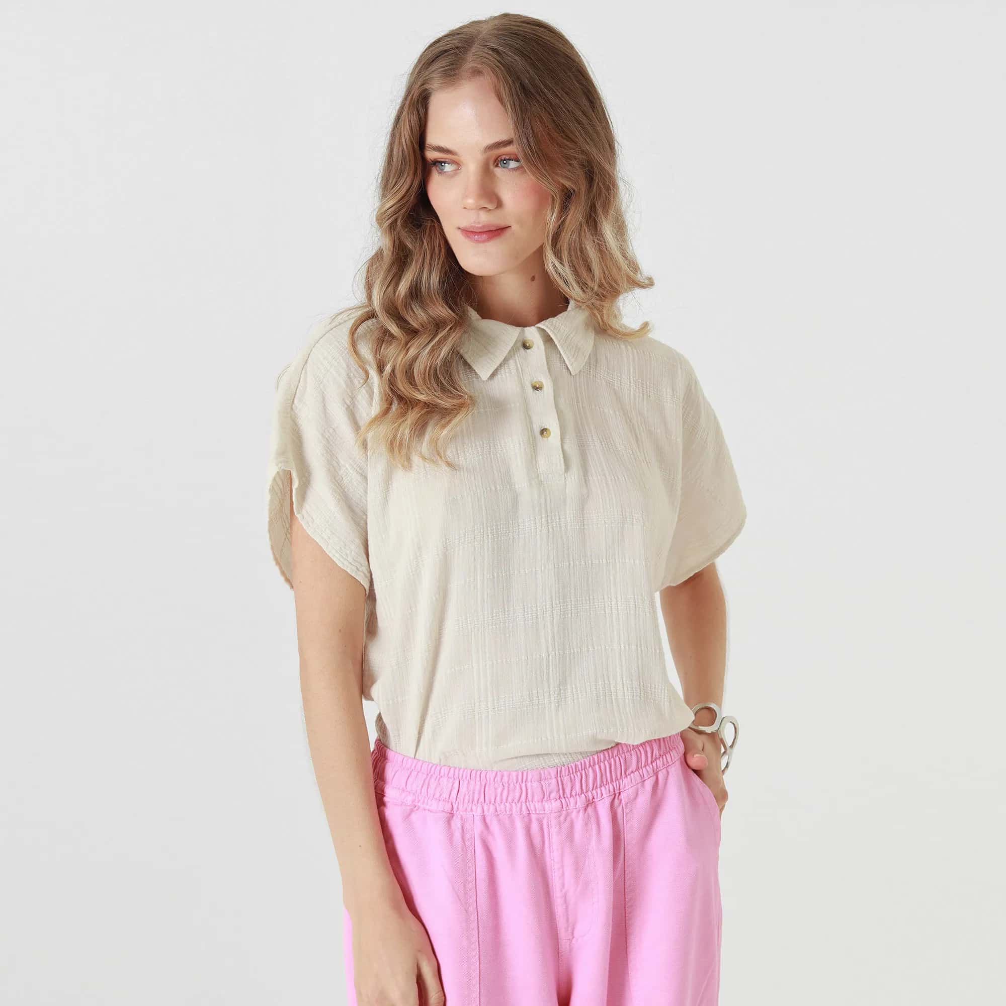 Blusa Cuello Sport Manga Corta