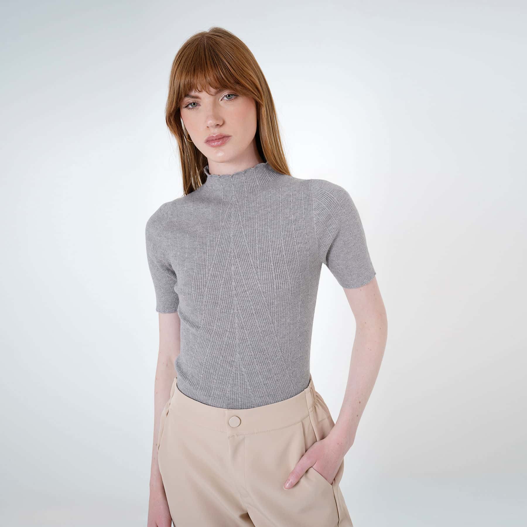 Sweater canale cuello alto manga corta