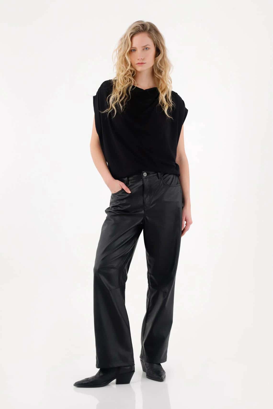 Pantalón en cuero sintético negro para mujer