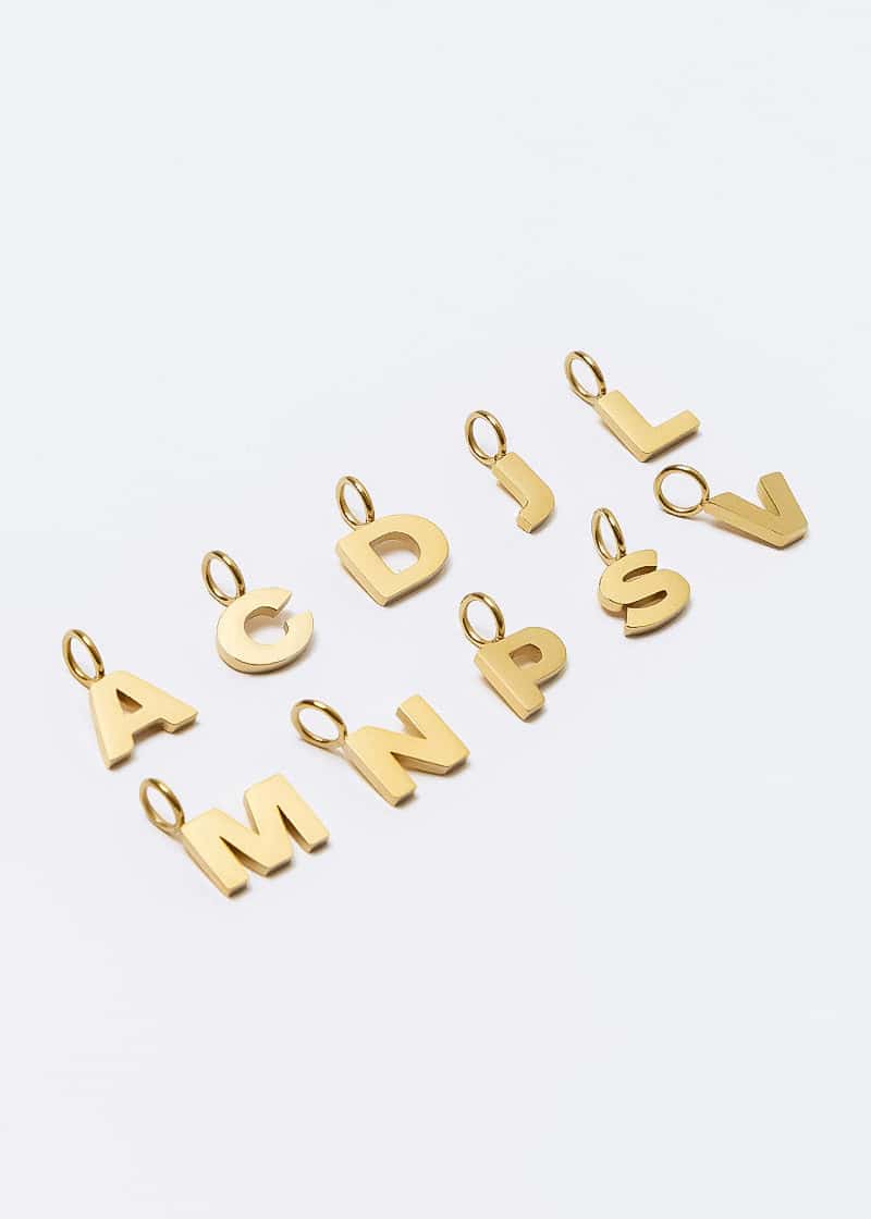 Dije Letra Dorado