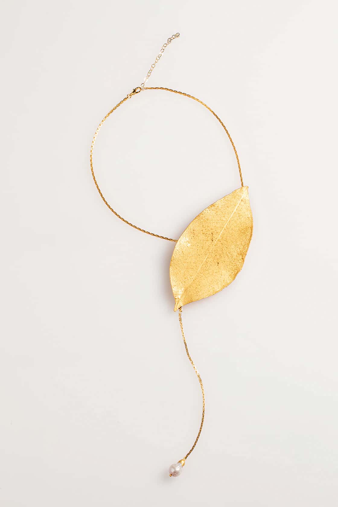 GUM BY TREE LEAF AND PEARL NECKLACE