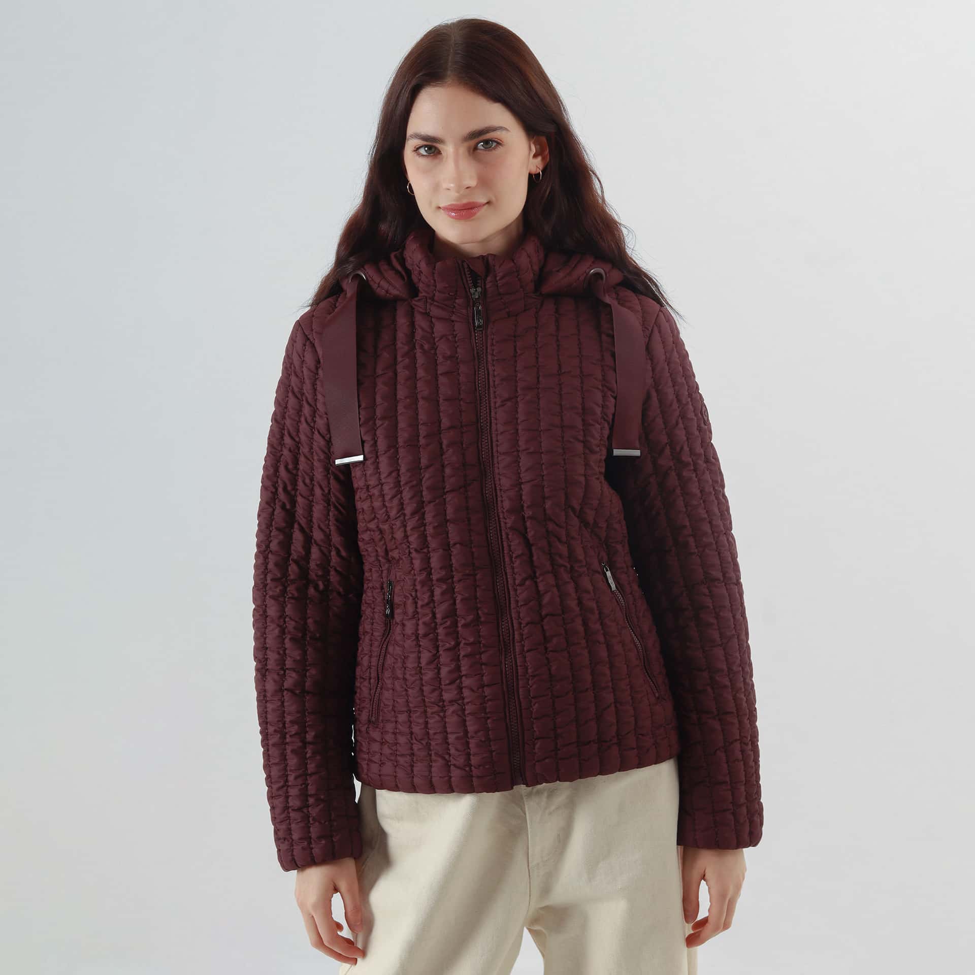Chaqueta acolchada cuello alto capucha con lazo