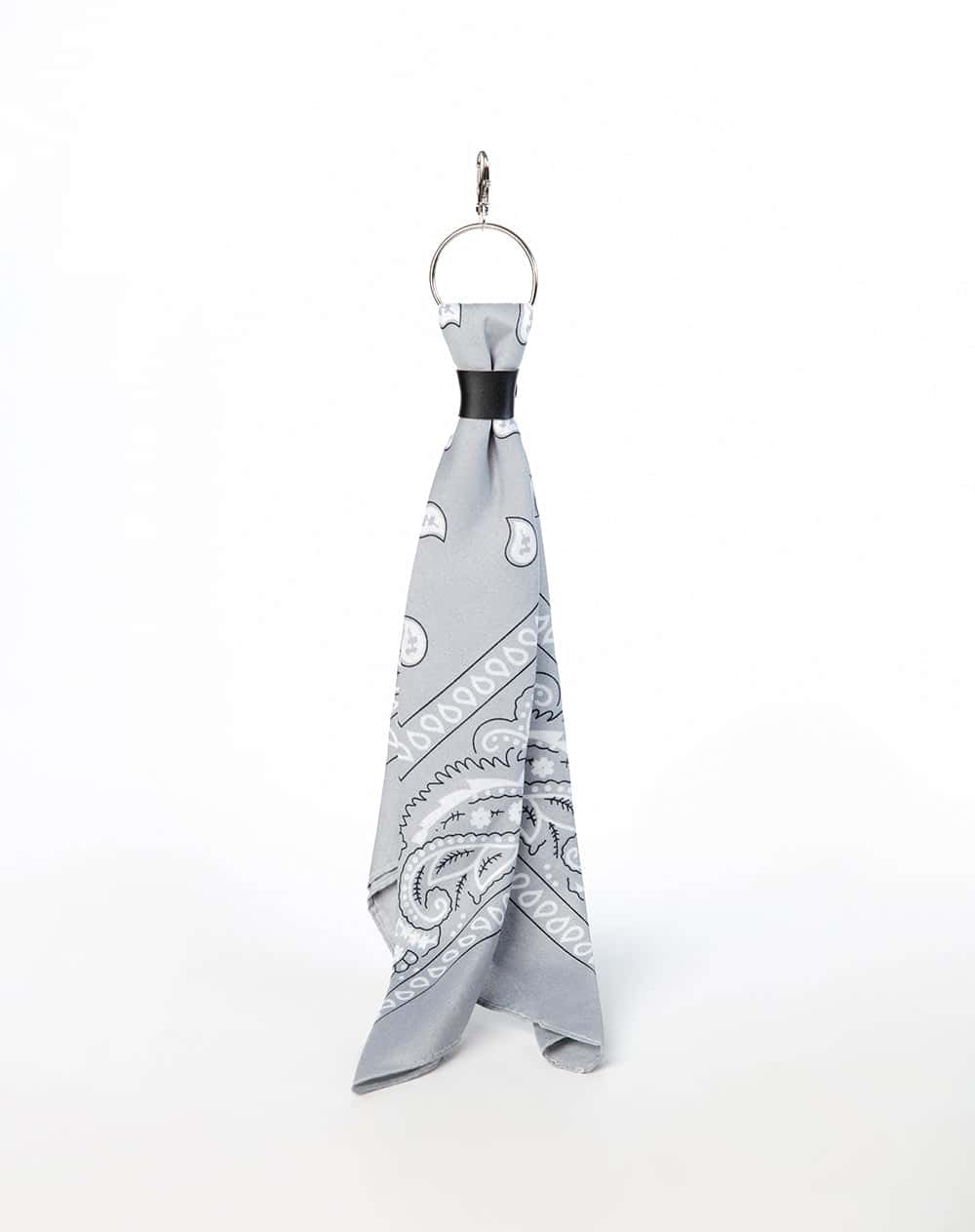Llavero charm pañoleta gris