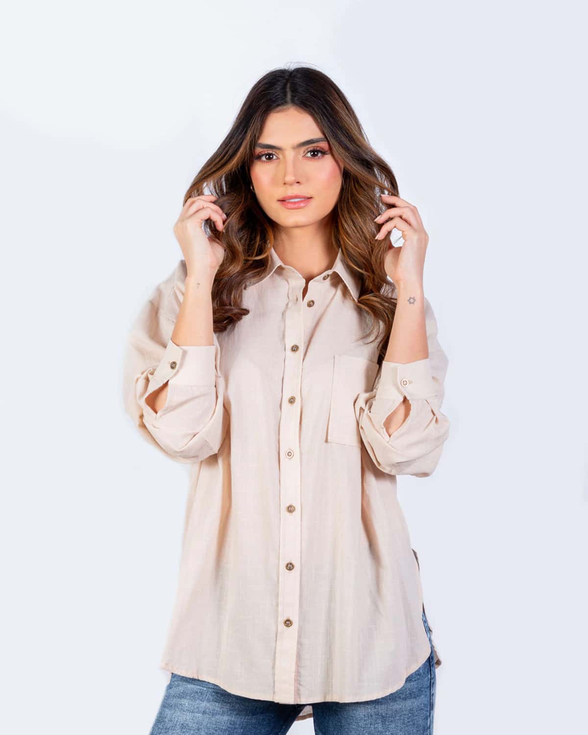 Camisa beige maga larga para mujer