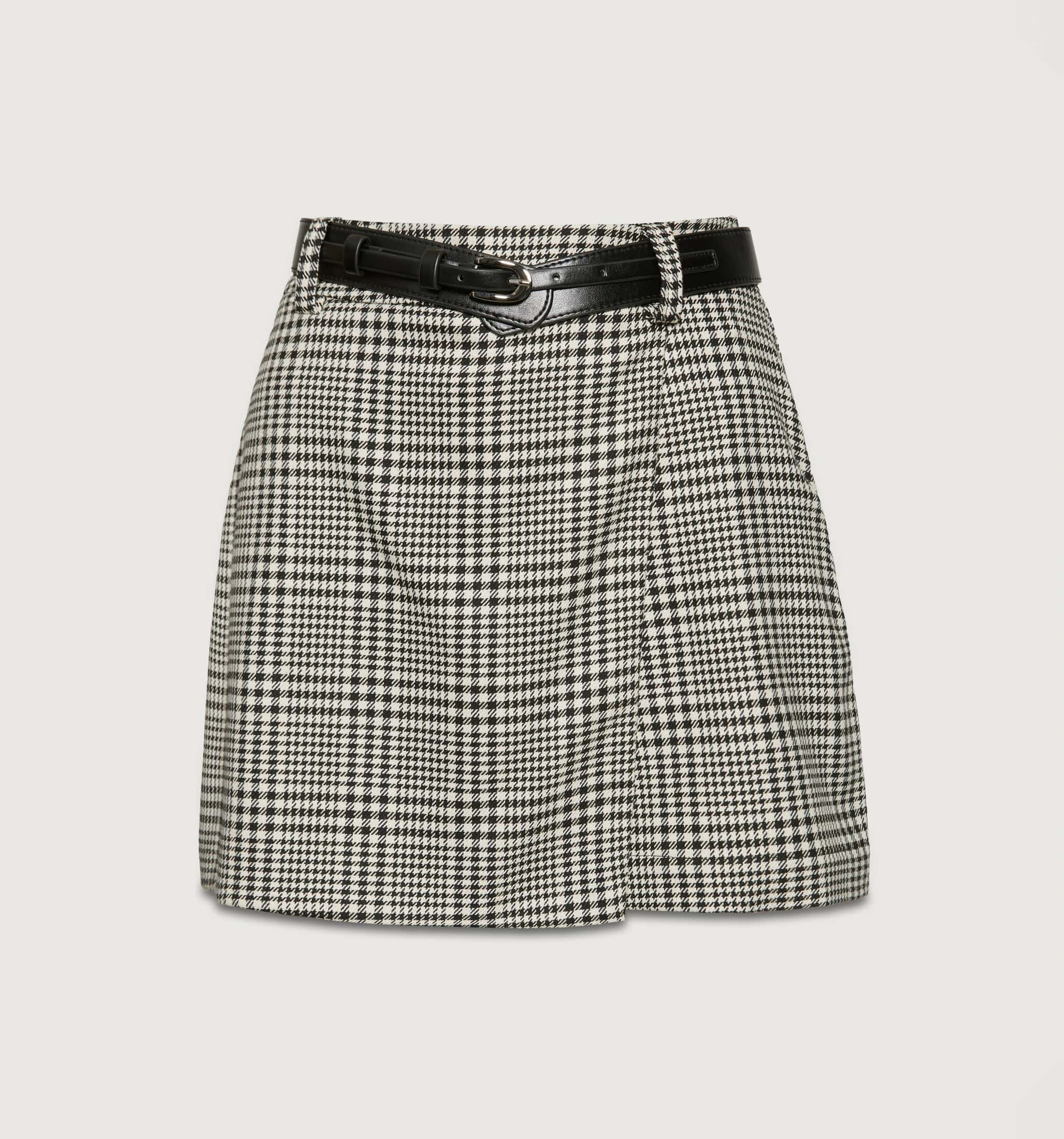 Falda short con correa
