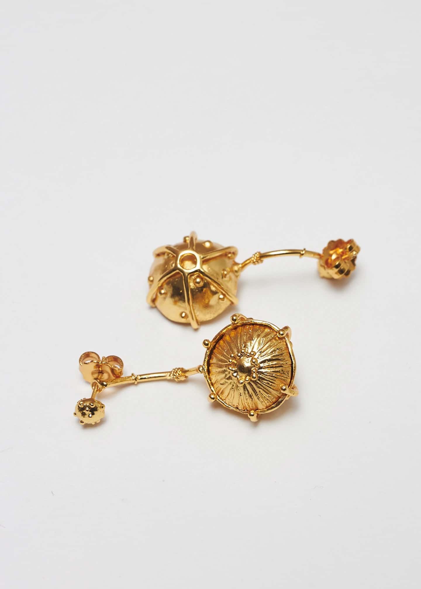 Aretes maxi sombrerito dorado