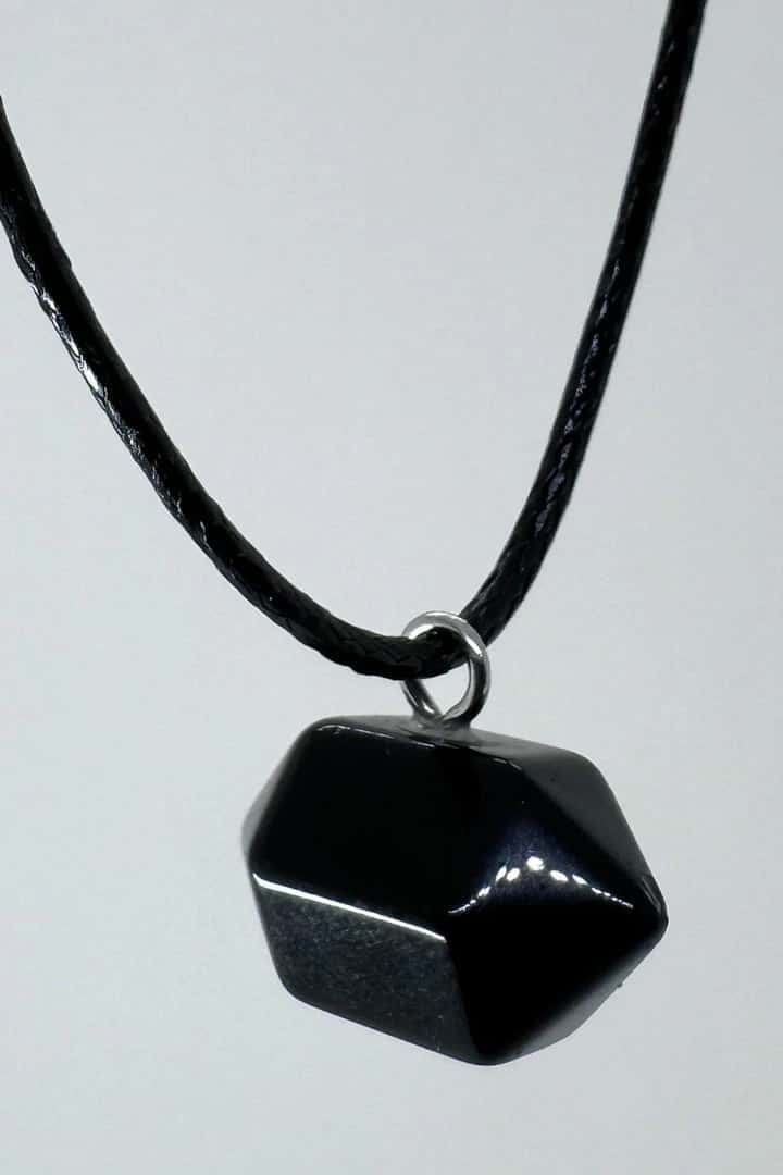 Collar cuerda ónix hexágono