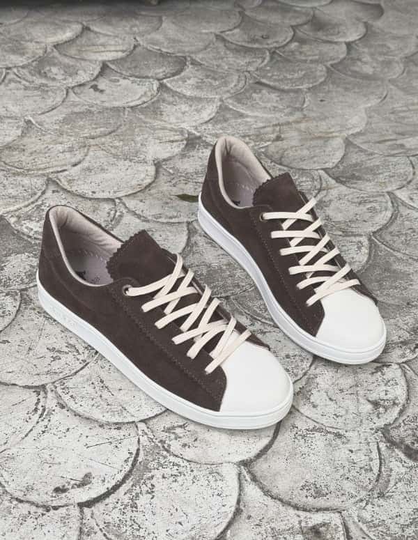 TENIS SWEET CAFÉ OSCURO
