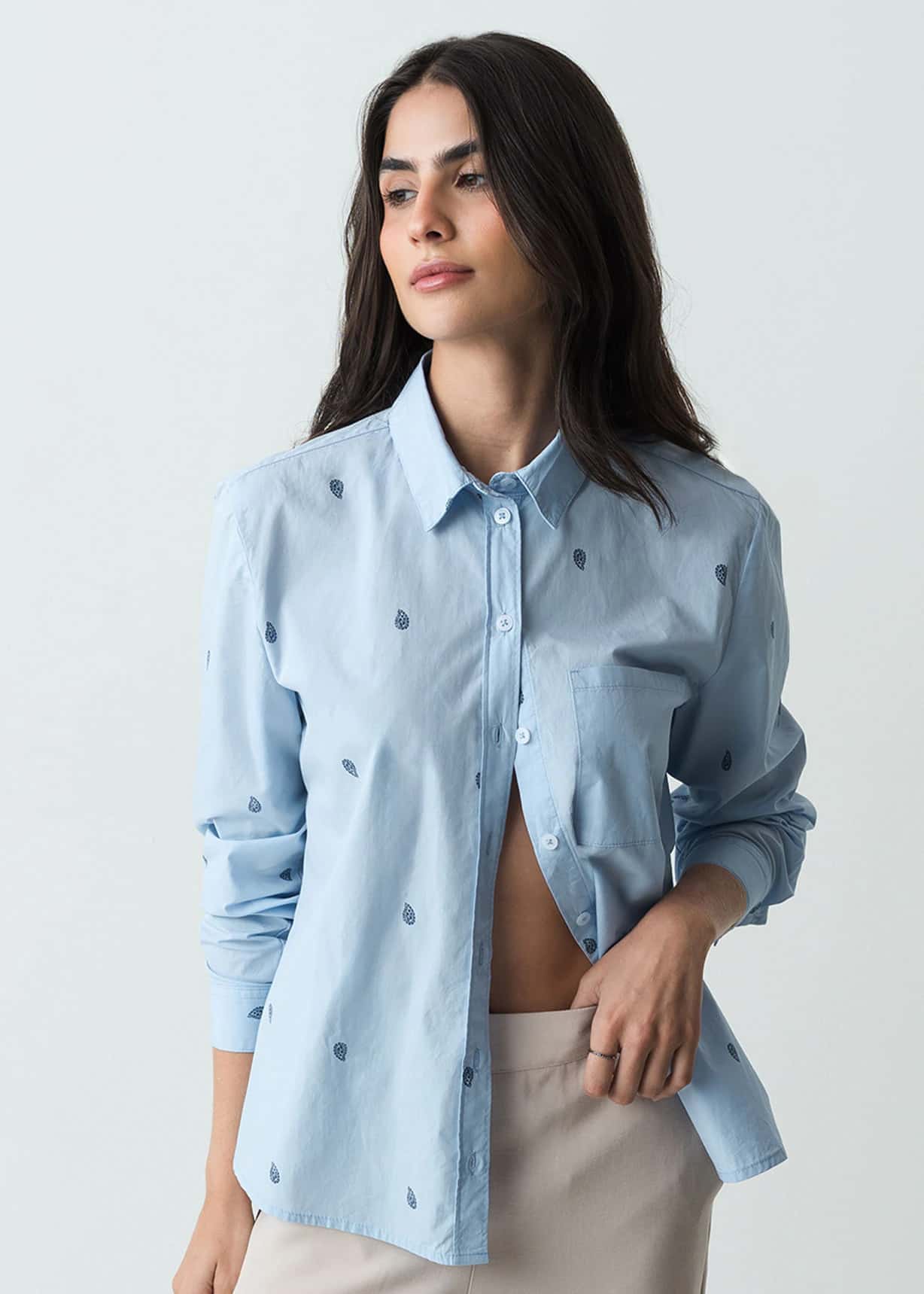 Camisa manga larga con detalles bordados
