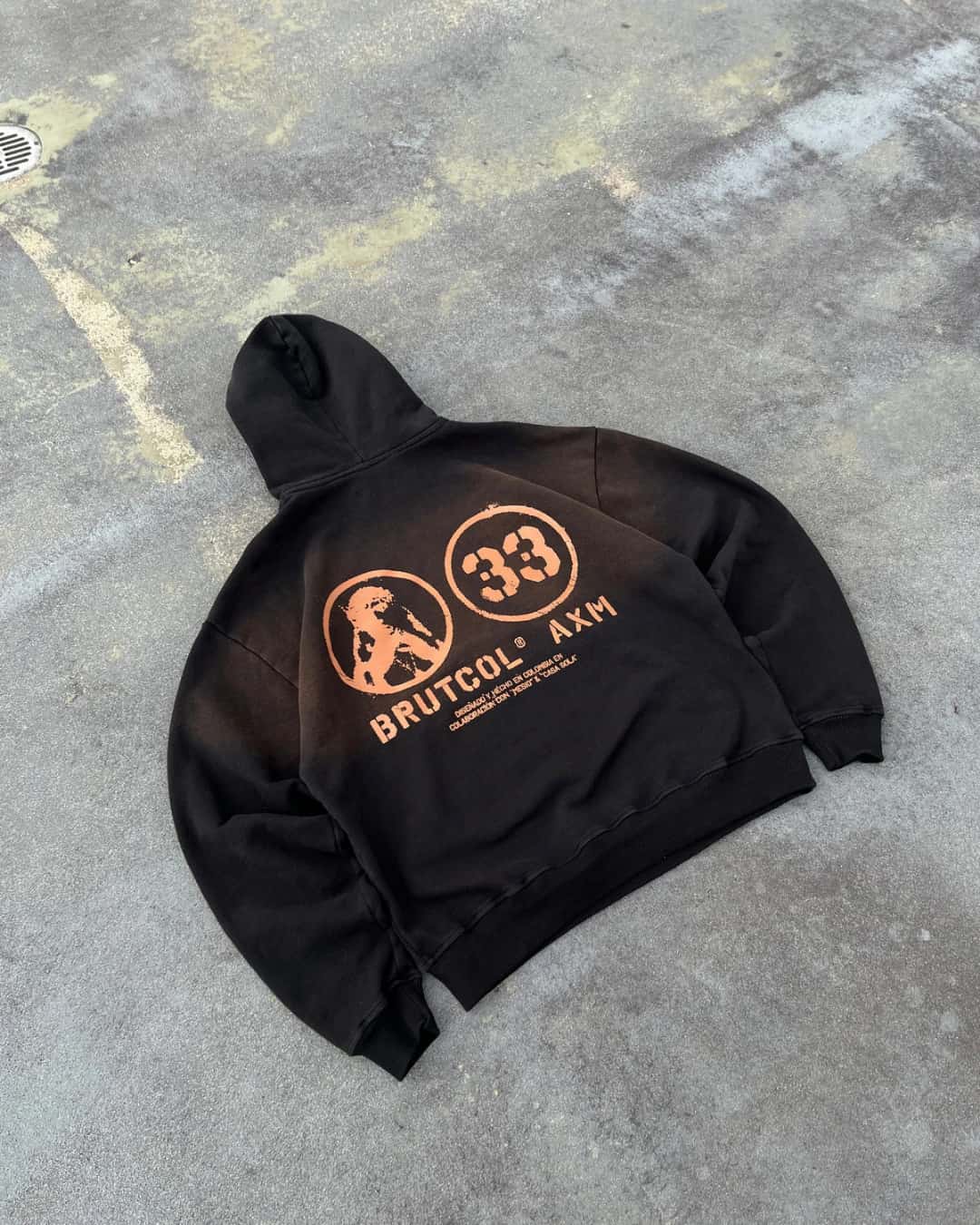 HOODIE OVERSIZE CROPPED BRUTCOL® X MESIO A.K.A MESÍAS – NEGRO DESGASTADO - miniatura 2