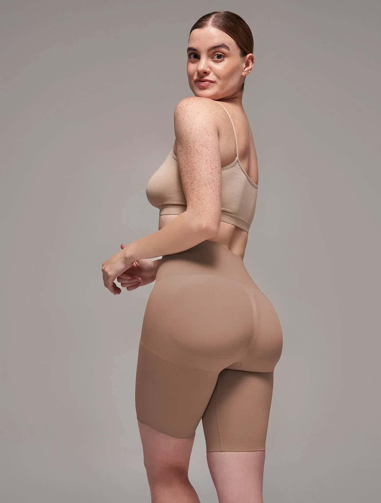 SHORT MOLDEADOR INVISIBLE CON CONTROL ABDOMEN Y PIERNAS - miniatura 6